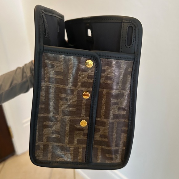 Fendi Stamp Patch Mini Pee kaboo cover defender - Picture 4 of 4